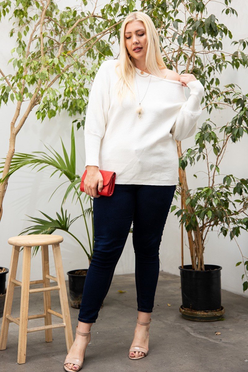 THE LESLIE  
Round Neck Long Sleeve Solid Sweater